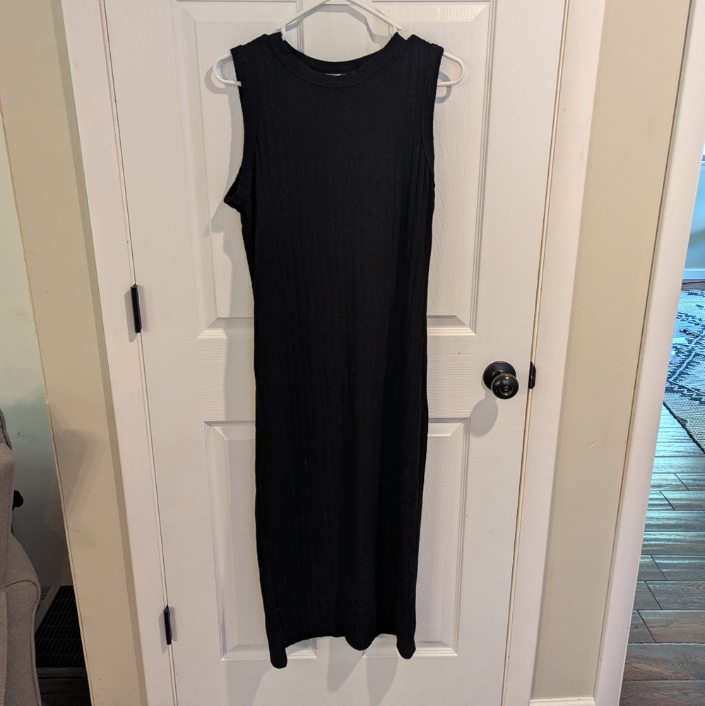 🎄 CLOSET CLEAR OUT SALE 🎄 Elegant Black Sleeveless Dress